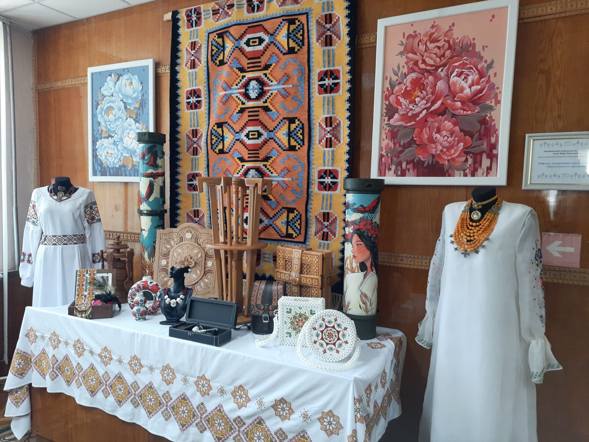 Оновлення експозиції у Вижницькій районній раді 