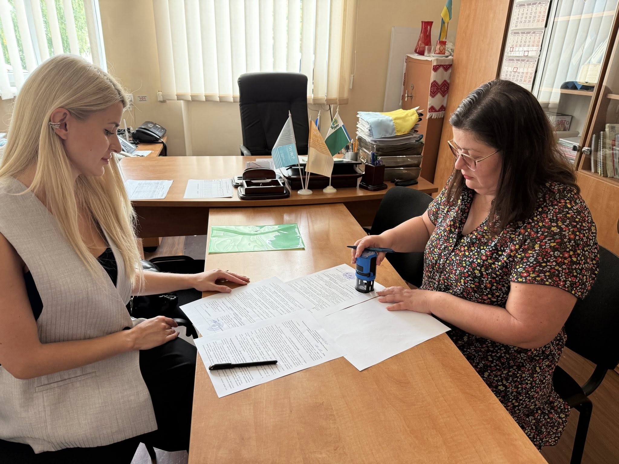 Чернівецький національний університет імені Юрія Федьковича та Вижницька міська рада підписали меморандум про стратегічну співпрацю у сферах культури, освіти та інноваційного розвитку.